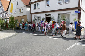 Fronleichnamsprozession durch die Straßen von Naumburg (Foto: Karl-Franz Thiede)